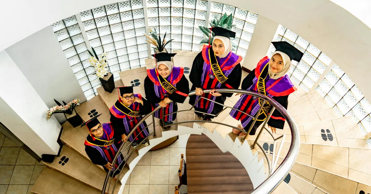 Ilustrasi artikel: Jurusan Sepi Peminant UNHAS 2026: Peluang & Strategi Memilih